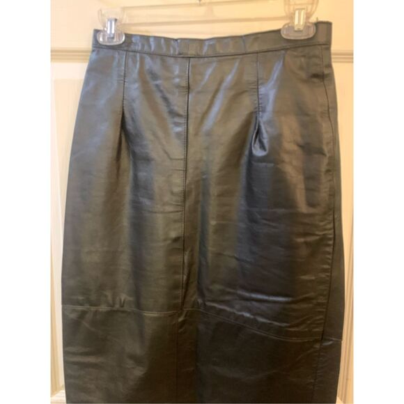 VINTAGE LEATHER SKIRT BLACK MIDI LENGTH Y2K OFFICE SIREN BUTTON DETAILS SZ 7/8 - Picture 2 of 9